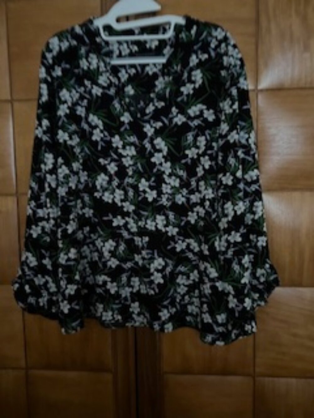 Banana Republic Floral Blouse Fluted LS Large
